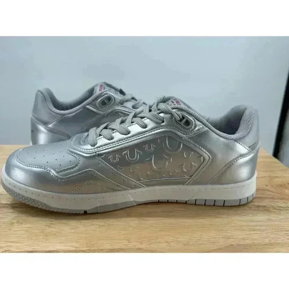 True Religion Jones Court Silver Emboss Casual Sneaker Men’s Size 10 New‎ - Picture 1 of 7